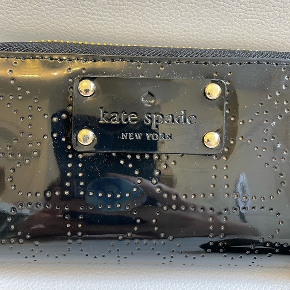 Kate Spade Jazzy Metro Patent Leather Perforated Wallet Purse Wristlet NEW - Picture 7 of 7